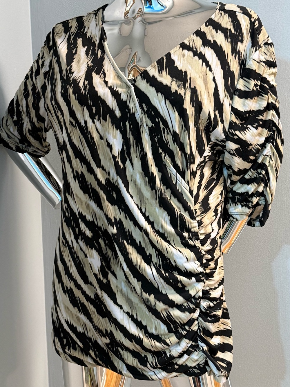 Style & Co. Macy’s Womens Black and Cream Ruched V-Neck Top L